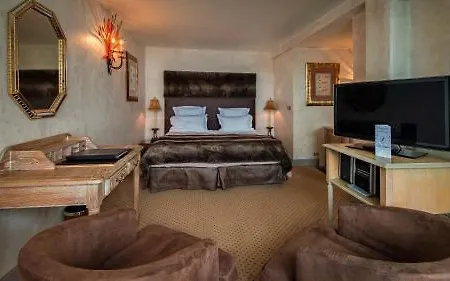 Le Lana Hotel 4*